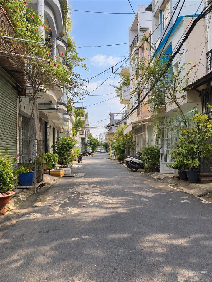 Bán nhà 4 tầng. hẻm nhựa 6m thông  4x15m  sát tên lửa. bình tân  chỉ nhỉnh 5 tỷ xíu