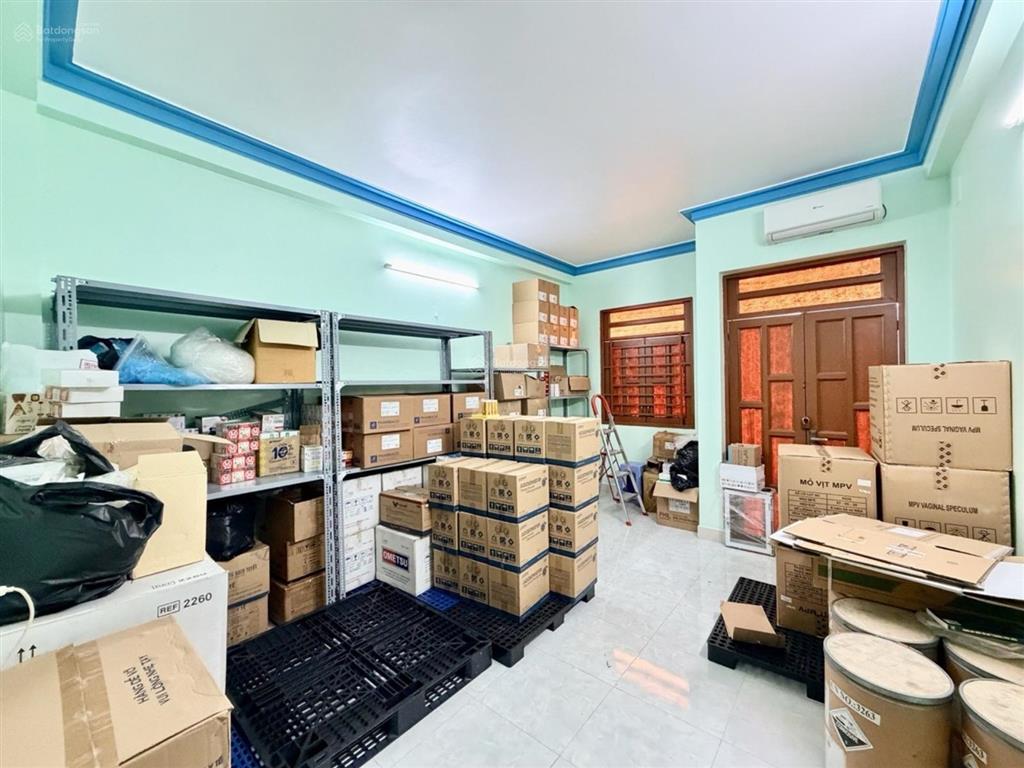 Bán nhà 3 tầng  4x16m  hẻm 6m oto đổ cửa, hương lộ 2, bình trị đông  bình tân. chỉ 5tỷ hơn