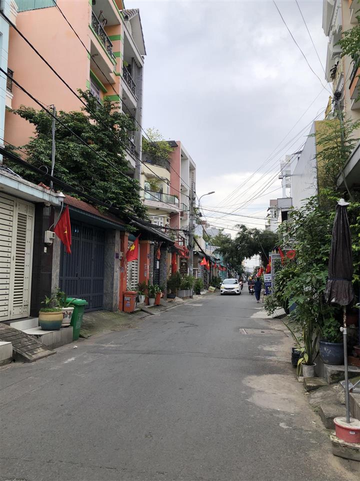 Bán nhà 3 tầng  4x16m  hẻm 6m oto đổ cửa, hương lộ 2, bình trị đông  bình tân. chỉ 5tỷ hơn