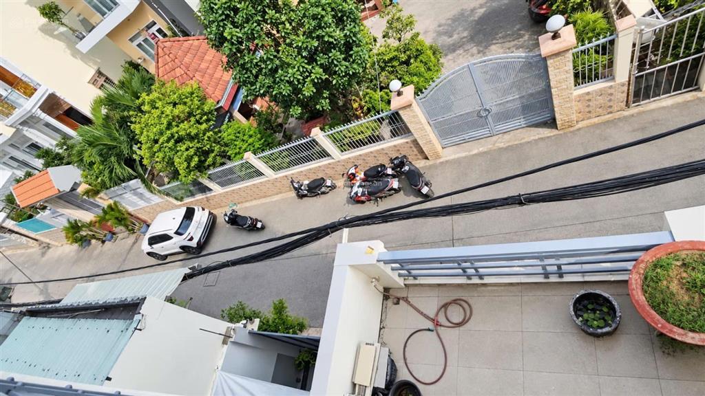 Bán nhà 4 tầng. 4x17m. ngay kdc tên lửa aeon bình tân. hẻm 6m oto đỗ cửa. nhỉnh 5 tỷ tl