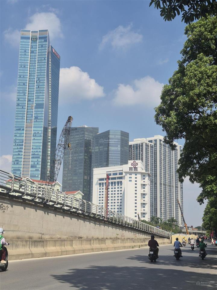 Nhà 8 tầng phố liễu giai  kim mã ba đình hà nội. phân lô, ô tô tránh đỗ. dt 53 m mặt tiền 4.7m.