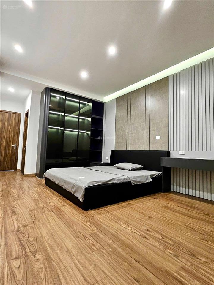Căn hộ 3 pn 2vs lô góc, tầng trung, view đẹp tại mặt đường võ chí công  tây hồ. 8.2 tỷ