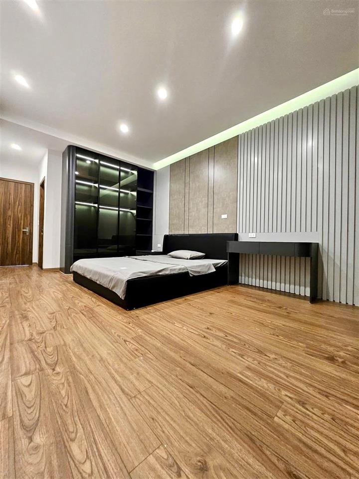 Căn hộ 3 pn 2vs lô góc, tầng trung, view đẹp tại mặt đường võ chí công  tây hồ. 8.2 tỷ