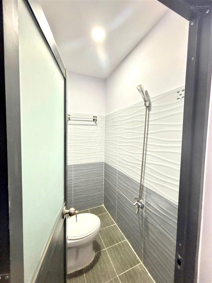 Bán nhà 695 triệu  mặt tiền chính chủ sổ riêng 1 trệt 1 lầu 2pn 2wc