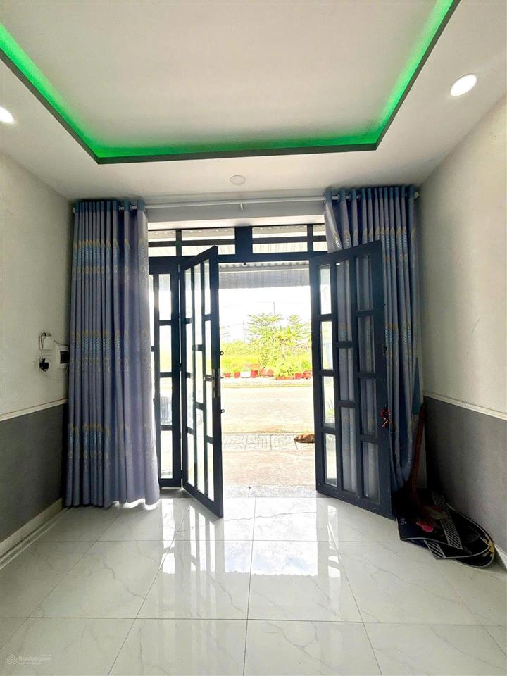 Bán nhà 695 triệu  mặt tiền chính chủ sổ riêng 1 trệt 1 lầu 2pn 2wc