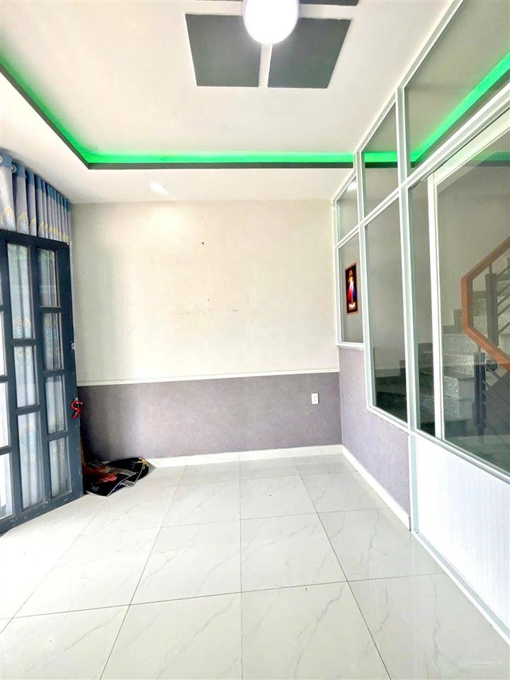 Bán nhà 695 triệu  mặt tiền chính chủ sổ riêng 1 trệt 1 lầu 2pn 2wc