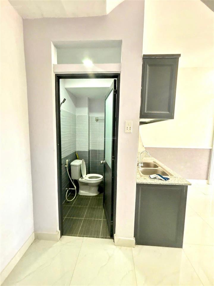 Bán nhà 695 triệu  mặt tiền chính chủ sổ riêng 1 trệt 1 lầu 2pn 2wc