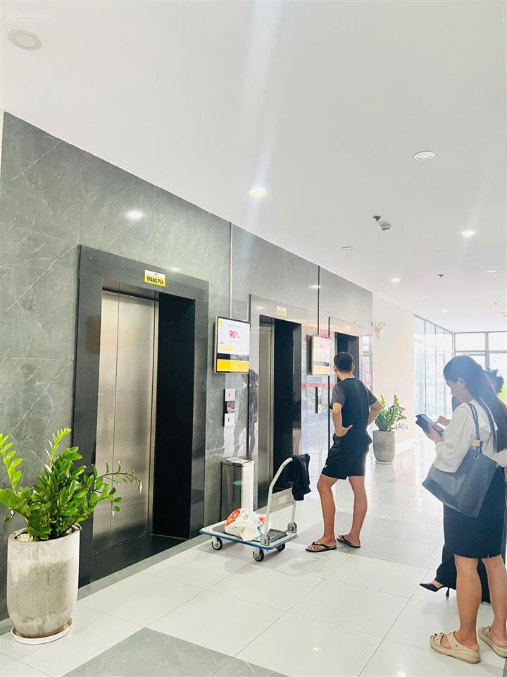 Ngộp banks bán căn góc 2pn giá 2,18 tỷ bao thuế phí bcons green view gần làng đại học siêu thị go