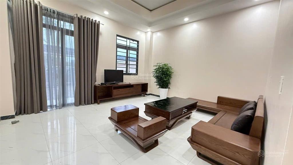 Bán nhà phú quốc 145m2 full nội thất ô tô vào tận sân gần sân bay