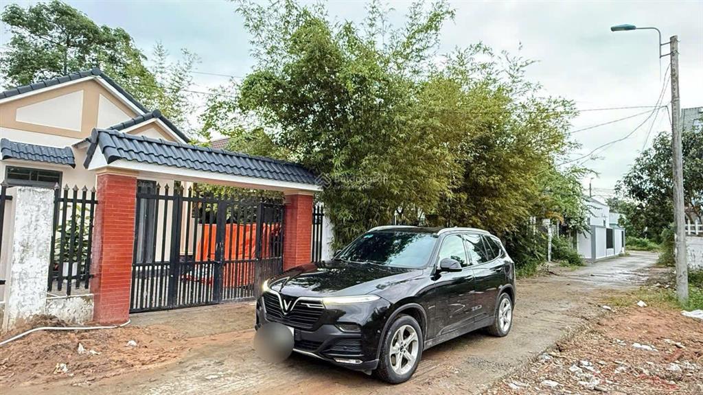 Bán nhà phú quốc 145m2 full nội thất ô tô vào tận sân gần sân bay