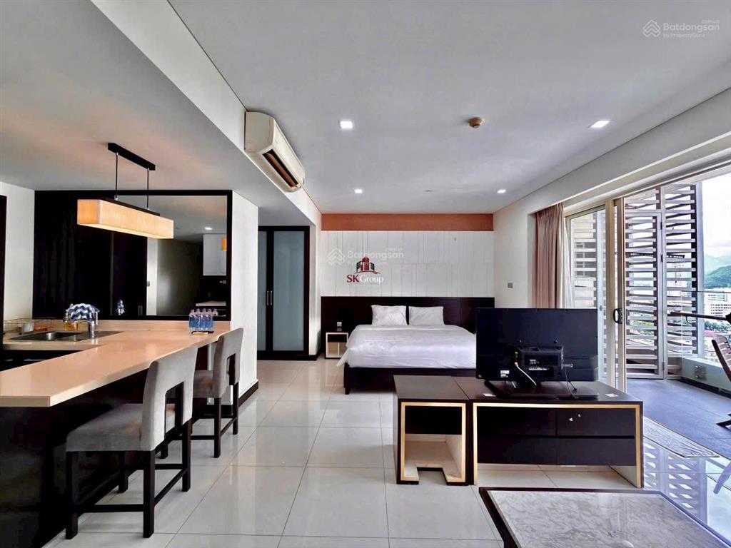 Thuê căn hộ gần biển giá tốt, có ban công thoáng mát