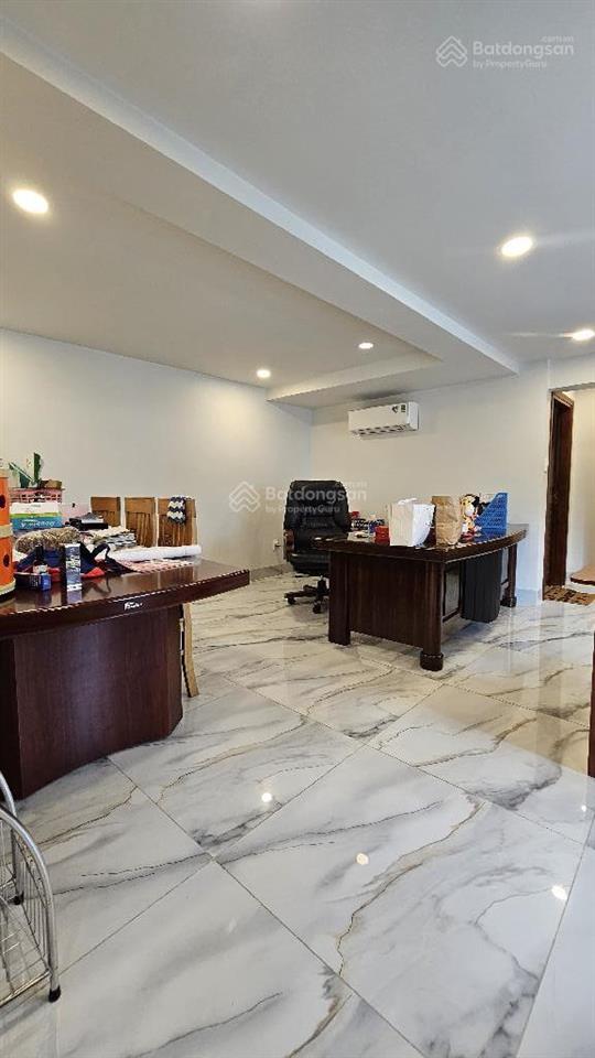 Biệt thự khu kiều đàm  lô góc  hầm  thang máy  nội thất xịn  ngay trung tâm quận 7  kế himlam