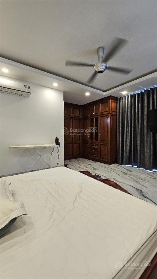 Biệt thự khu kiều đàm  lô góc  hầm  thang máy  nội thất xịn  ngay trung tâm quận 7  kế himlam
