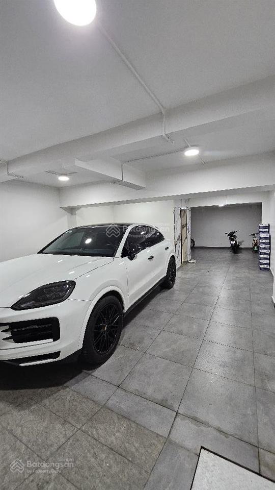 Biệt thự khu kiều đàm  lô góc  hầm  thang máy  nội thất xịn  ngay trung tâm quận 7  kế himlam