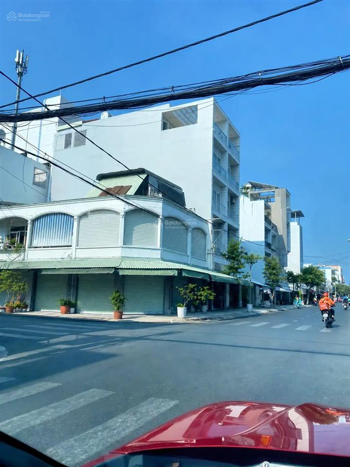 [ q7 ] lô góc 2 mt  ngay cổng chợ tân quy  ngang 8  dòng tiền 100tr/tháng