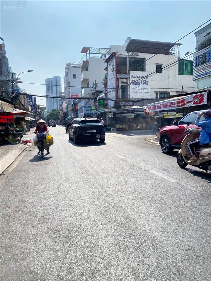 [ q7 ] lô góc 2 mt  ngay cổng chợ tân quy  ngang 8  dòng tiền 100tr/tháng