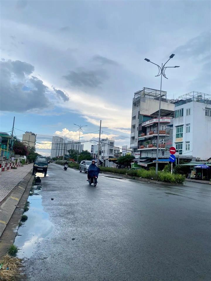 Q7  siêu phẩm mt hoàng trọng mậu  quỹ đất lớn ngang 20m  nở hậu 26m