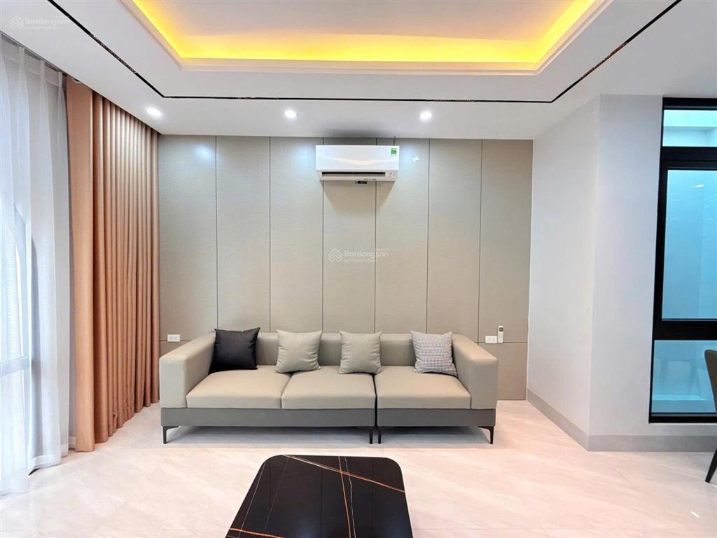Bán nhà trần duy hưng  cầu giấy  7 tầng thang máy  full nội thất  ô tô 7 chỗ vào nhà
