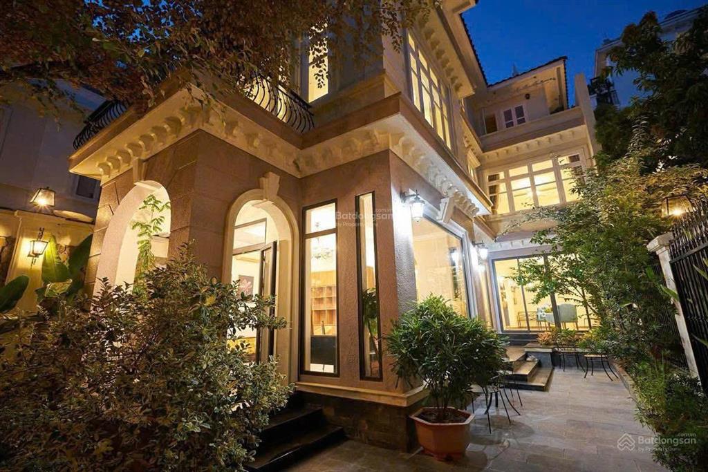Bán biệt thự ciputra tây hồ 300m2, lô góc vip, 2 mặt thoáng nội thất nhập khẩu, giá 156 tỷ