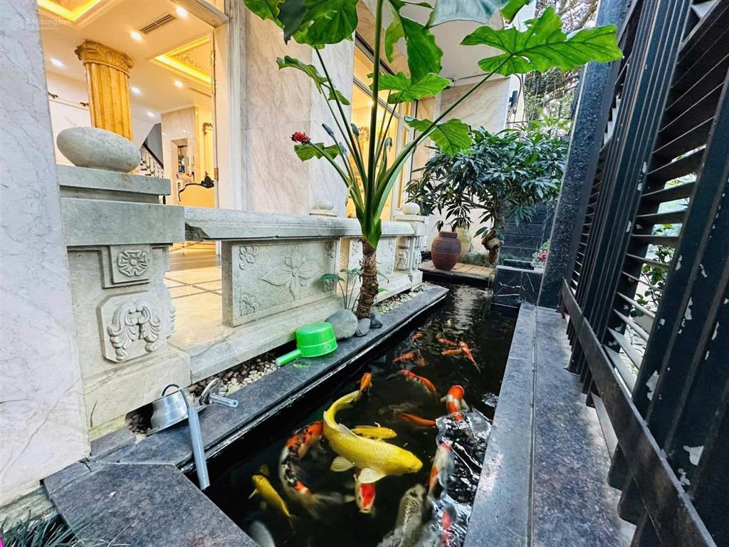 Biệt thự kđt sài đồng 180m2, sân vườn đẹp, gần hồ, khu đẳng cấp long biên mặt tiền 12.3m, full đồ