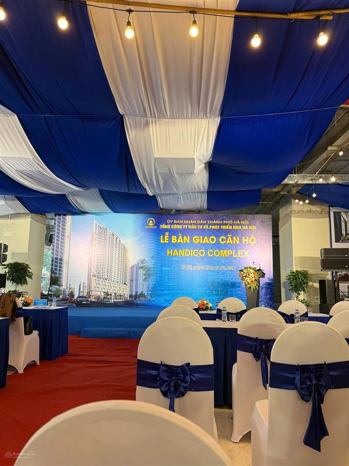 Tôi chính chủ cần bán căn góc 3pn 2404 (tầng 24) chung cư handico complex  33 lê văn lương
