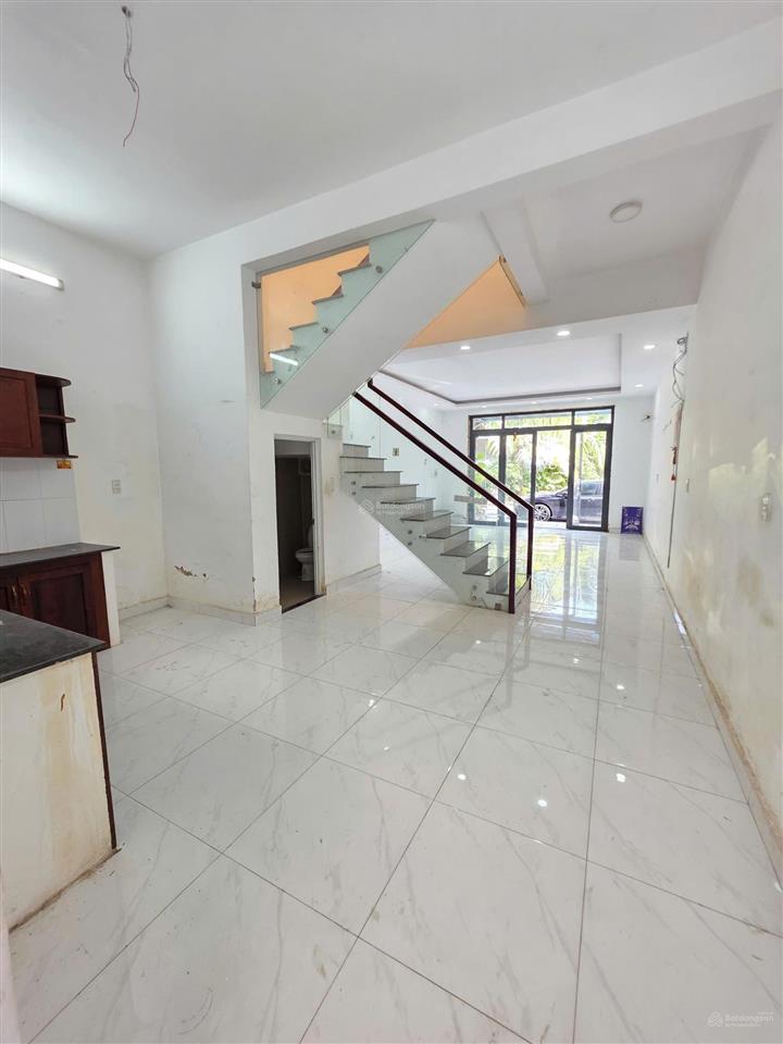 Bán nhà dĩ an 1 trệt 1 lầu hoàn công, gần làng đại học, kdc compou nổi bật dĩ an 5,8 tỷ tl