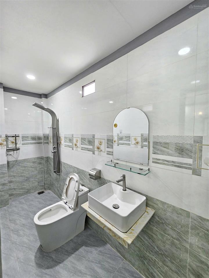 Bán nhà 1 trệt 2 lầu kdc, gần đường lê hồng phong tp.dĩ an, có gara ô tô, pn dưới chỉ 5ty1 tl