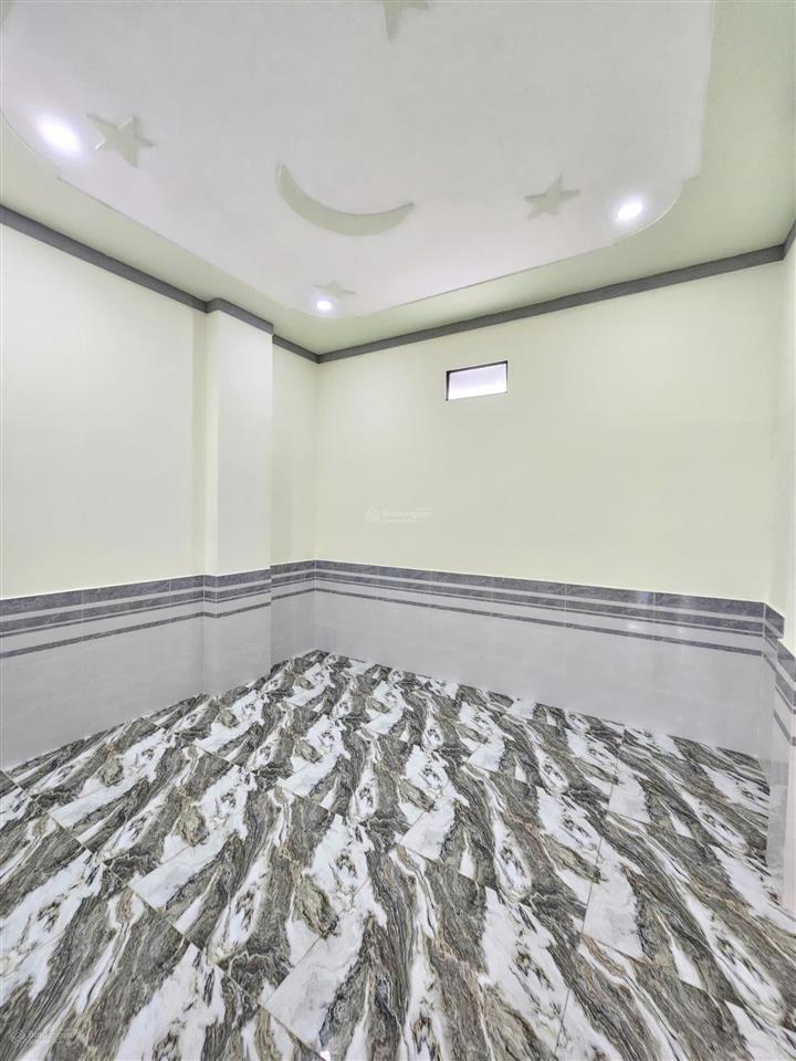 Bán nhà 1 trệt 2 lầu kdc, gần đường lê hồng phong tp.dĩ an, có gara ô tô, pn dưới chỉ 5ty1 tl