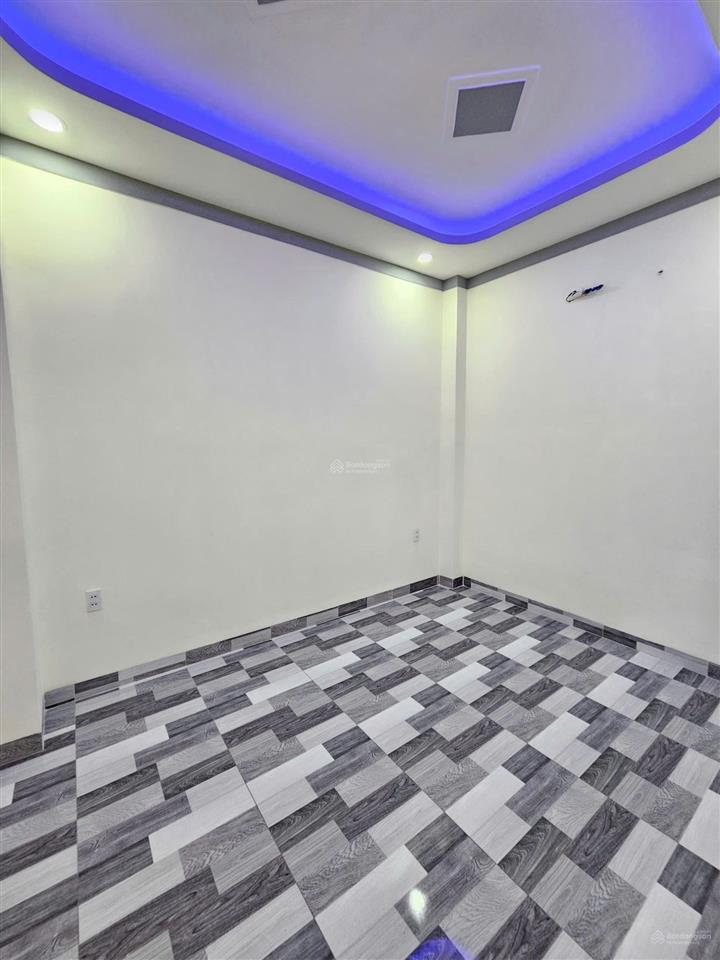 Bán nhà 1 trệt 2 lầu kdc, gần đường lê hồng phong tp.dĩ an, có gara ô tô, pn dưới chỉ 5ty1 tl