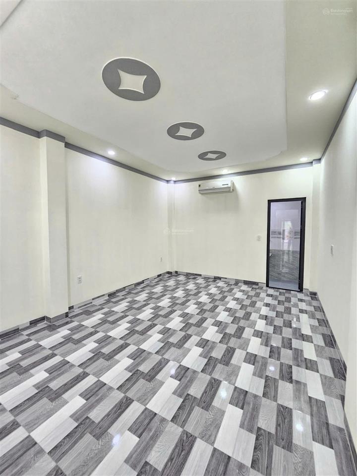 Bán nhà 1 trệt 2 lầu kdc, gần đường lê hồng phong tp.dĩ an, có gara ô tô, pn dưới chỉ 5ty1 tl