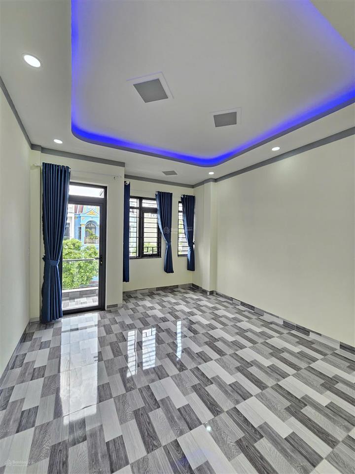 Bán nhà 1 trệt 2 lầu kdc, gần đường lê hồng phong tp.dĩ an, có gara ô tô, pn dưới chỉ 5ty1 tl