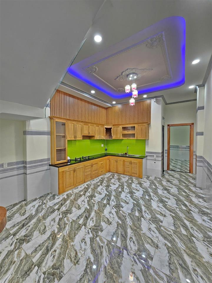 Bán nhà 1 trệt 2 lầu kdc, gần đường lê hồng phong tp.dĩ an, có gara ô tô, pn dưới chỉ 5ty1 tl