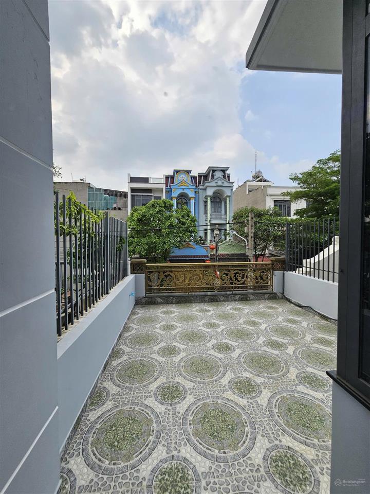 Bán nhà 1 trệt 2 lầu kdc, gần đường lê hồng phong tp.dĩ an, có gara ô tô, pn dưới chỉ 5ty1 tl