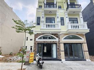 Nhà xây mới, 1 trệt 2 lầu, hoàn công, full nội thất gần vincom550 tp.dĩ an chỉ 5ty5