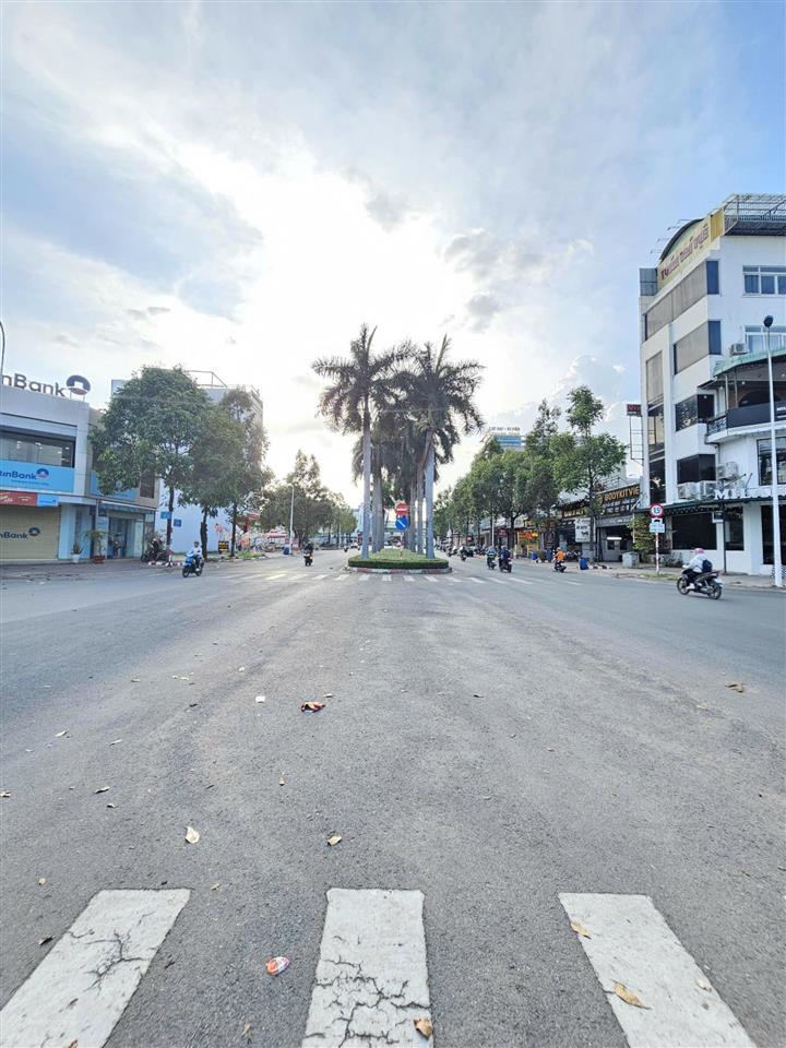 Bán đất mt đường gs1 kinh doanh sầm uất bậc nhất dĩ an ngang 5x18,7m