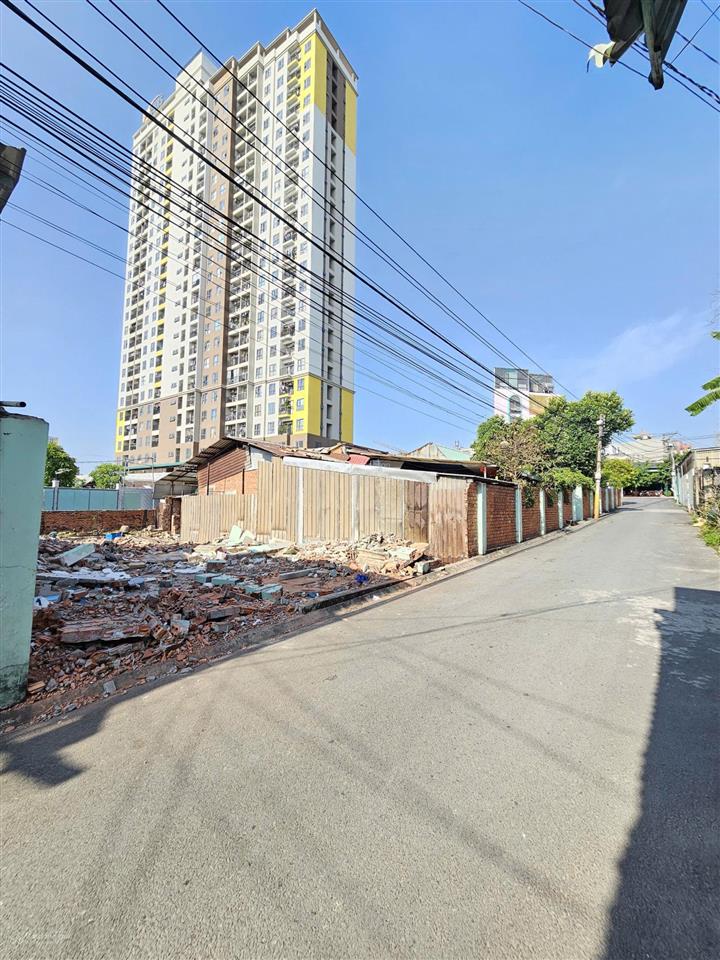 Bán đất ngang 8,6m, gần làng đại học hcm, ngay bên chung cư bcons, xây căn hộ dịch vụ quá ok