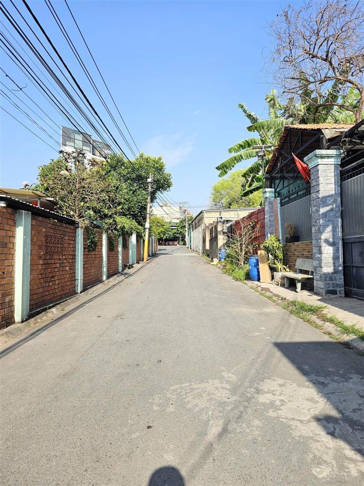 Bán đất ngang 8,6m, gần làng đại học hcm, ngay bên chung cư bcons, xây căn hộ dịch vụ quá ok