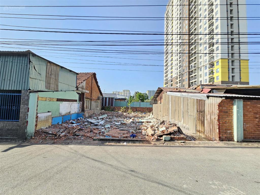 Bán đất ngang 8,6m, gần làng đại học hcm, ngay bên chung cư bcons, xây căn hộ dịch vụ quá ok