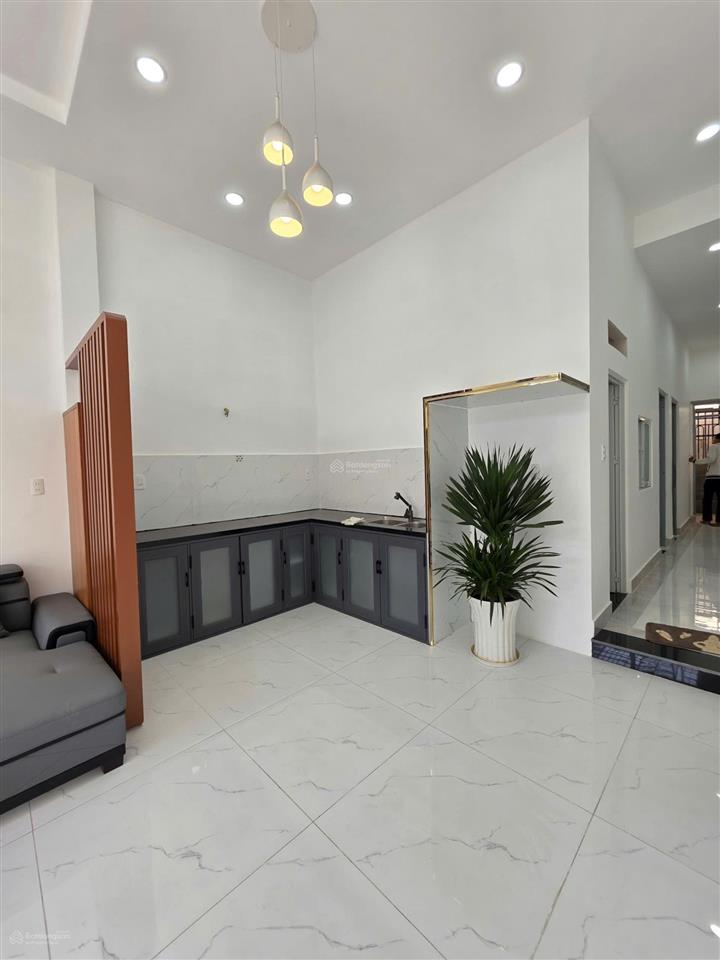 Bán nhà dĩ an, gần sân vận động dĩ an 4,5x21m chỉ 4ty6, sân ô tô, gần chợ dĩ an 1