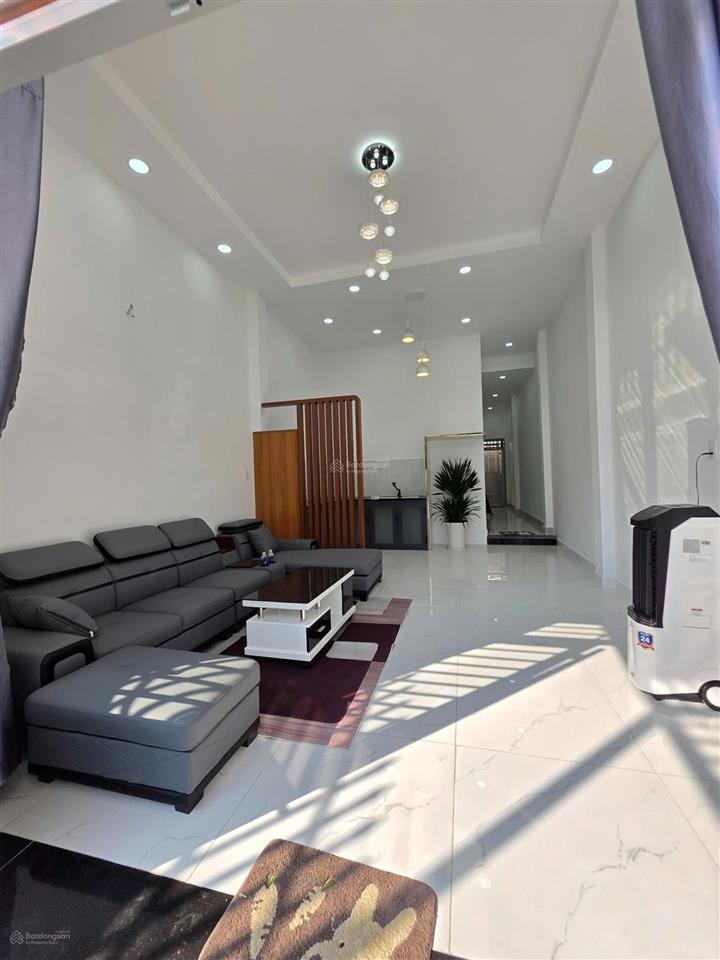 Bán nhà dĩ an, gần sân vận động dĩ an 4,5x21m chỉ 4ty6, sân ô tô, gần chợ dĩ an 1