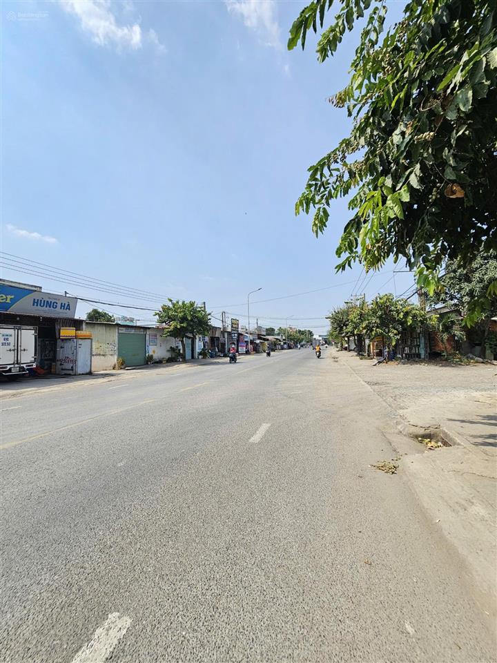 Bán đất lớn dĩ an mt đường đt743c, ngang 33x78m, gần vincom550 dĩ an