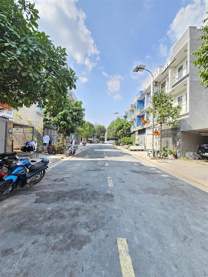 Bán nhà dĩ an, gần chợ dĩ an 1, hoàn công kdc đồng bộ chỉ 5 tỷ
