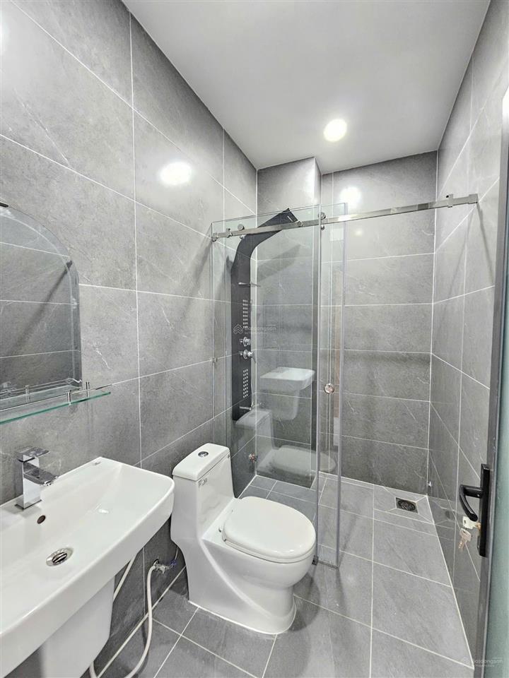 Bán nhà 1 trệt 2 lầu mt đường kinh doanh ngay hội trường đông hòa, 125m2 sân ô tô