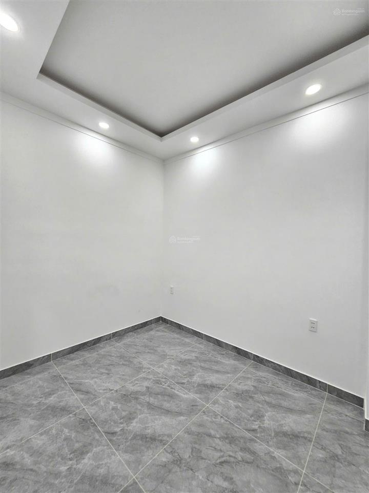 Bán nhà 1 trệt 2 lầu mt đường kinh doanh ngay hội trường đông hòa, 125m2 sân ô tô