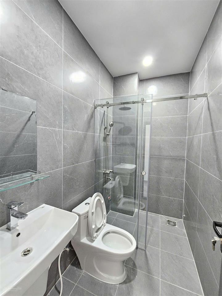 Bán nhà 1 trệt 2 lầu mt đường kinh doanh ngay hội trường đông hòa, 125m2 sân ô tô