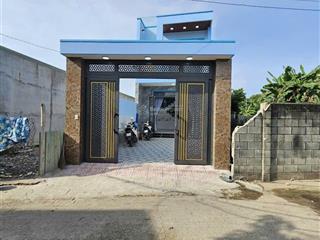 Nhà xây mới, sau lưng bigc dĩ an đông hòa dĩ an ngang 5x21m chỉ 5ty5 tl chính chủ