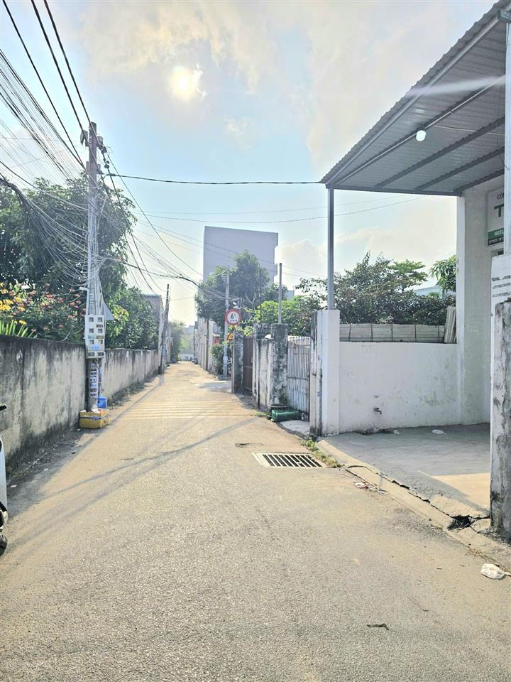 Bán đất tặng kho mt đường nguyễn công hoan ngang 5x20,5m, gần hội trường đông hòa