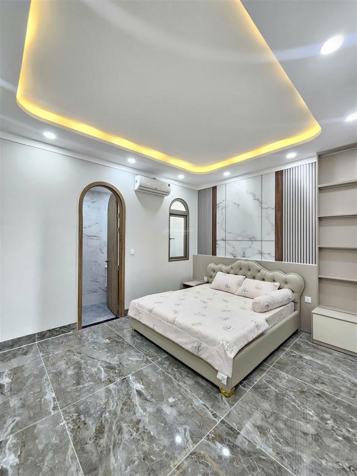 Bán nhà 1 trệt 4 lầu, có thang máy, mt hai bà trưng nối dài, kinh doanh đa nghề, full nội thất