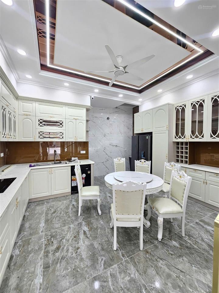 Bán nhà 1 trệt 4 lầu, có thang máy, mt hai bà trưng nối dài, kinh doanh đa nghề, full nội thất