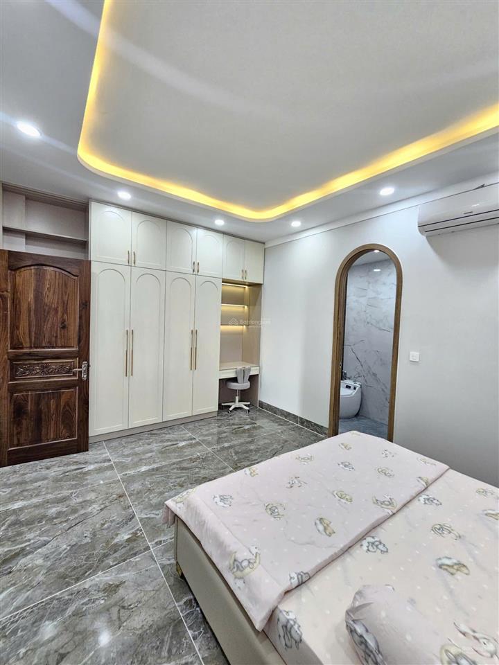 Bán nhà 1 trệt 4 lầu, có thang máy, mt hai bà trưng nối dài, kinh doanh đa nghề, full nội thất